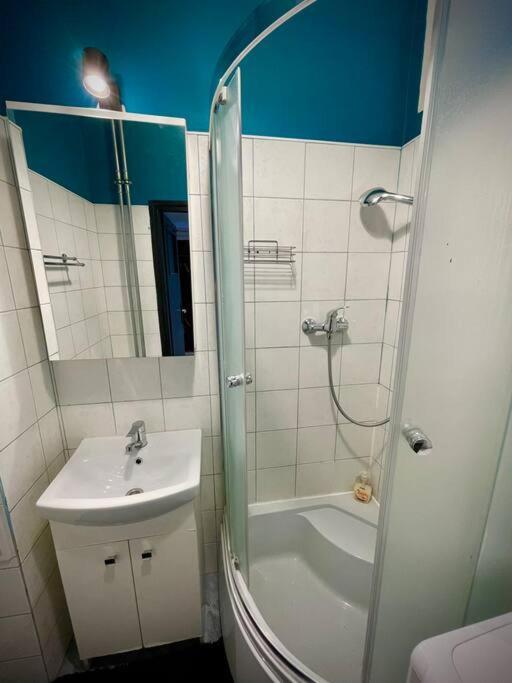 Ferienwohnung Super Square Metro X2 Fast Wifi 55'Tv Netflix Hbo Appletv+ Amazontv Warschau Exterior foto