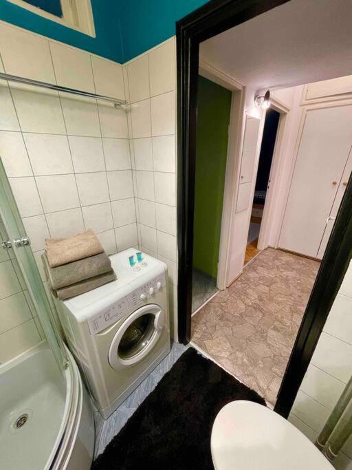 Ferienwohnung Super Square Metro X2 Fast Wifi 55'Tv Netflix Hbo Appletv+ Amazontv Warschau Exterior foto